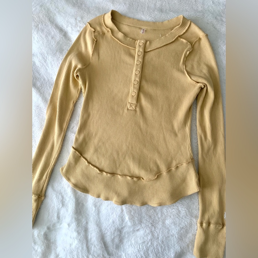 Nwot snap henley top